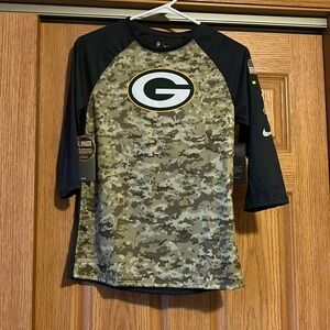 Women’s Size small Nike Salute To Service Green Bay Packer 3/4 Sleeve Top NWT